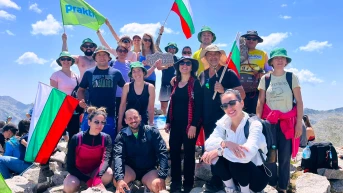 Над 250 служители от Технополис и Практикер изкачиха връх Тодорка